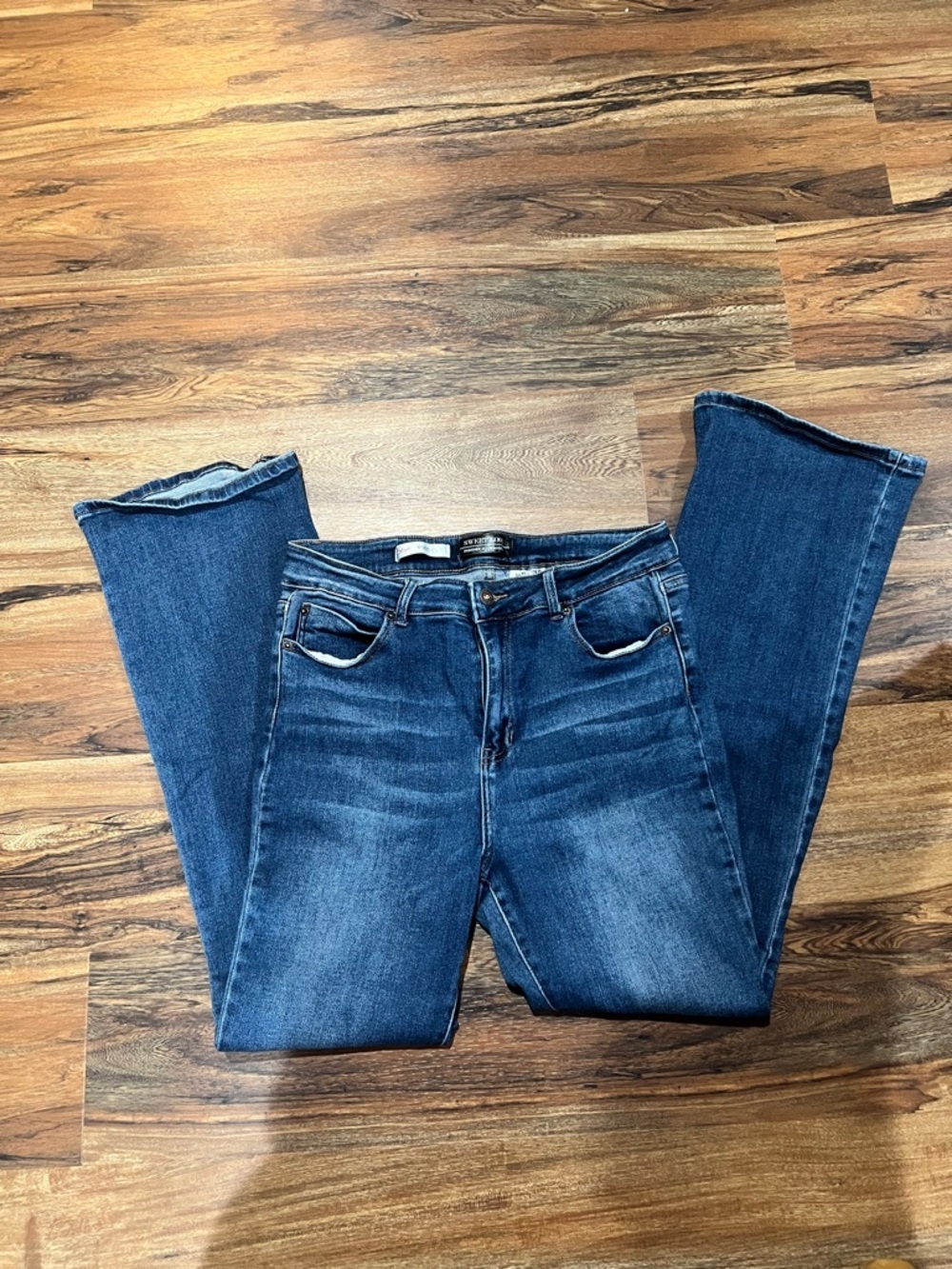 Flared High-Rise Women's Jeans in Dark Blue Wash Flare Size 17 Juniors EUC